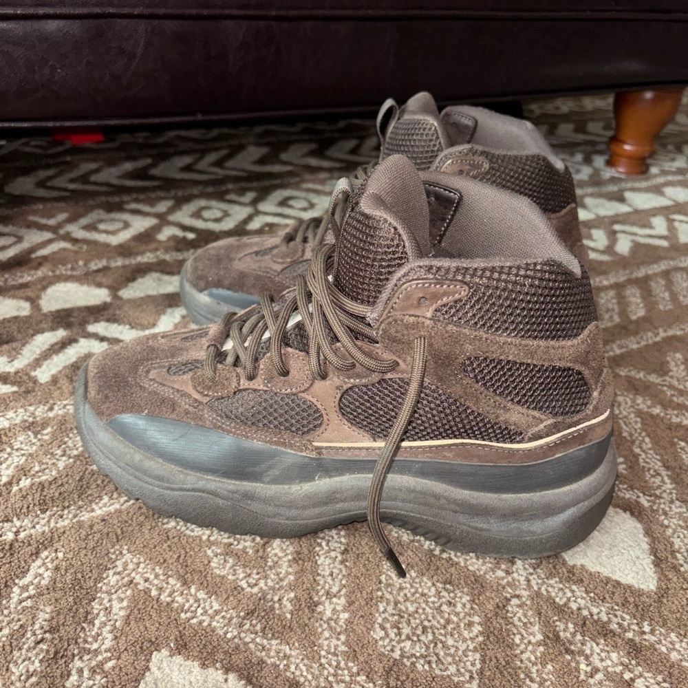 Addias Yeezy desert Boot